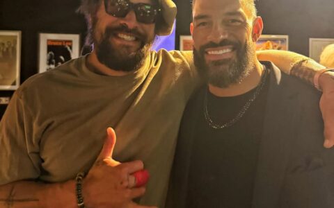 梦幻联动！WWE 巨星罗曼·雷恩斯终于遇上他的“明星双胞胎”杰森·莫玛