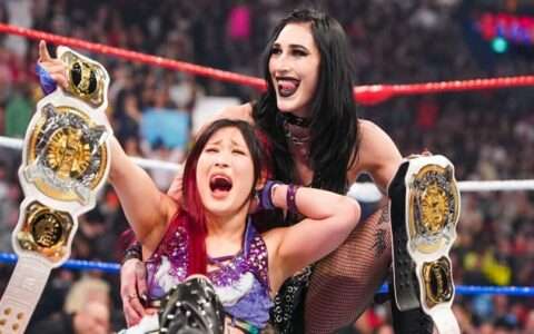 惊天反转！SmackDown冠军赛爆发混乱：WWE女子双打冠军悬念再起