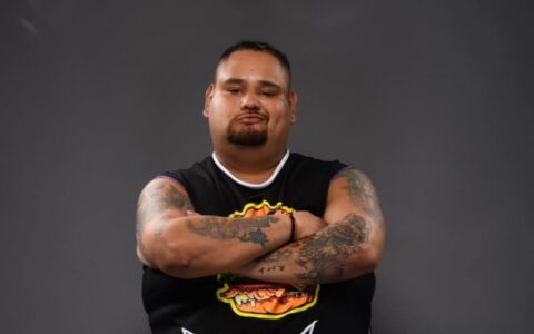 WWE影响显现！AAA老将尼诺·汉堡斯因场边冲突被火速解雇，事件背后折射管理风格变化