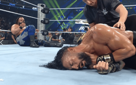 WWE《爆裂震撼大赛》2026：罗曼·雷恩斯靠争议手段险胜！雅各布·法图赛后彻底暴走，血统家族大战全面升级