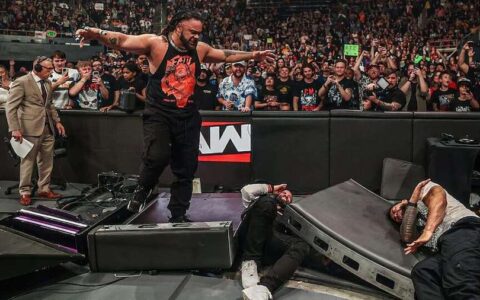 【已更新】WWE RAW第1720期：法图再次重创罗曼雷恩斯