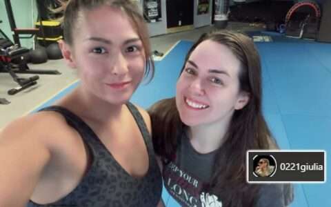 茱莉亚罕见“素颜风”曝光！与前WWE女星一同训练判若两人，粉丝：根本认不出来
