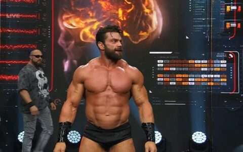 AEW“怪兽机器”正式回归！布莱恩·凯奇休战14个月后重返《AEW Dynamite》，肌肉状态震惊全场
