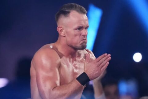 WWE争议人物回归！路德维希·凯撒化身“神秘墨西哥选手”高调现身，刚因袭击案被捕就重返擂台剧情！