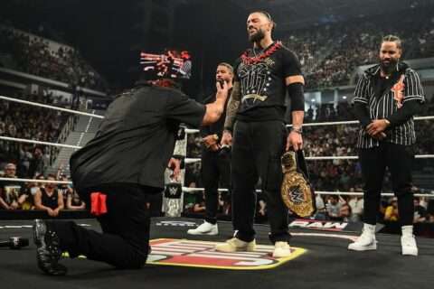 雅各布·法图正式臣服罗曼！《RAW》震撼一幕上演：萨摩亚狼人跪地承认部落酋长，血统家族迎来最强阵容