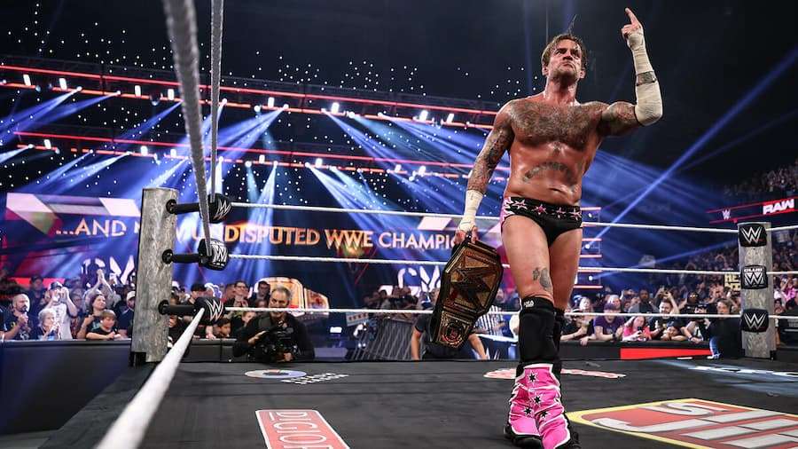 CM 朋克家乡芝加哥击败萨米辛，斩获无可争议 WWE 冠军