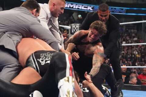 【已更新】WWE SmackDown 第1404期：科迪·罗兹与CM·朋克联手与冈瑟和萨米·辛大打出手