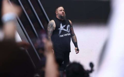 凯文欧文斯震撼回归WWE夏季狂潮大赛！18个月伤停后直接成为CM朋克冠军挑战者